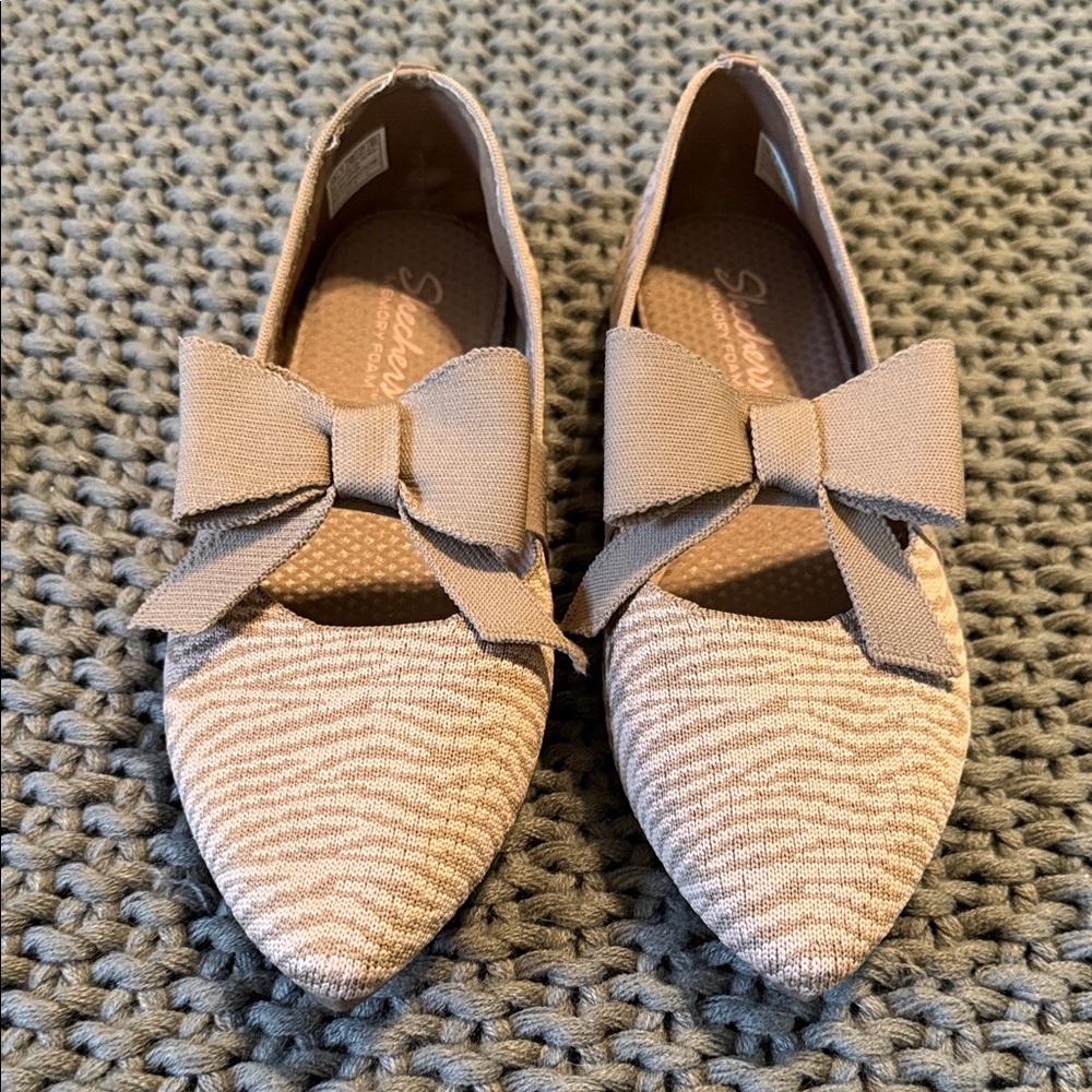 Skechers Women's Taupe Pointed-Toe Bow Flats